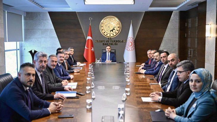 Başkan Abdullah GENÇ Bakan Fatih KACIR'ı makamında ziyaret etti.